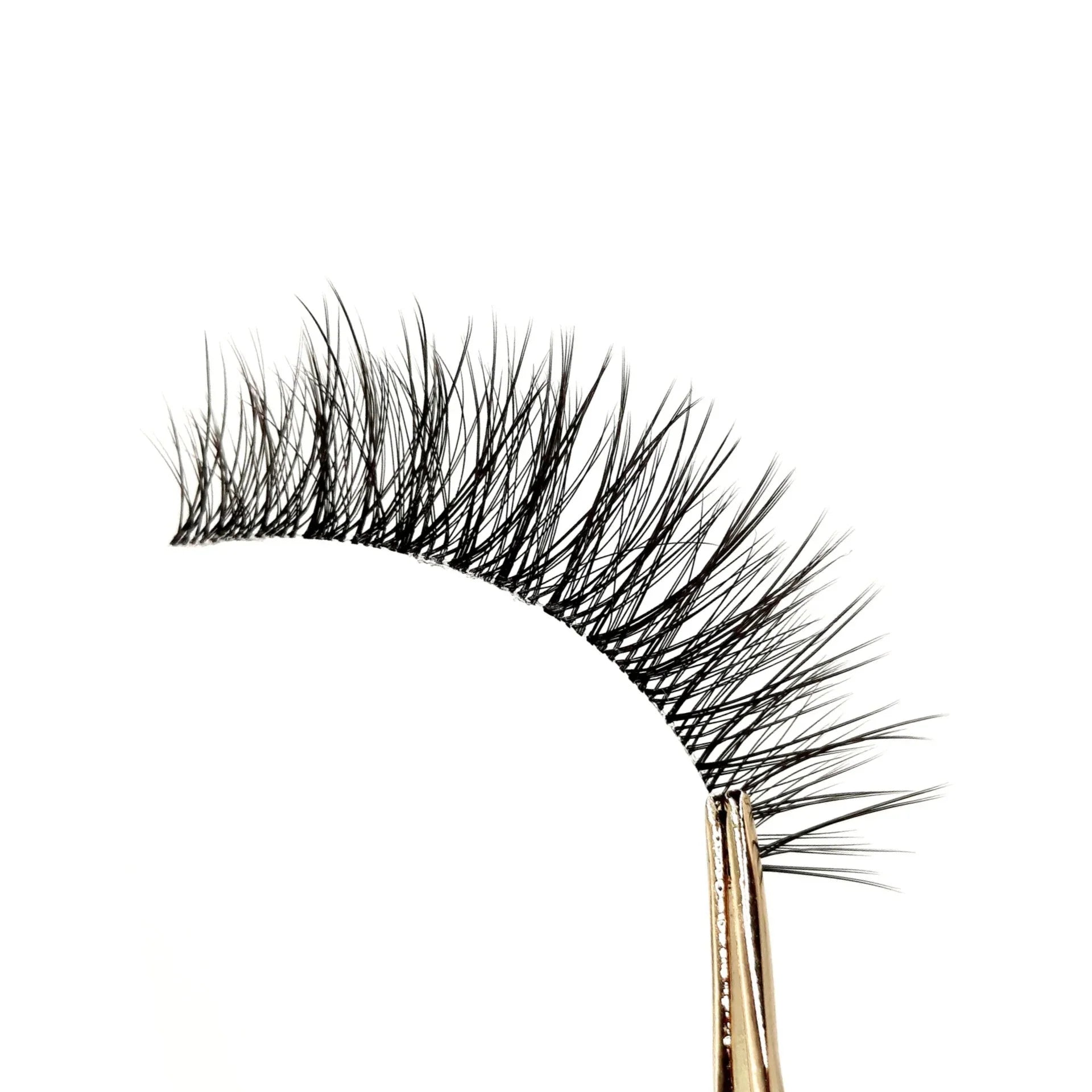 Faux Cils Bande Invisible BLUSH - Effet Oeil de Biche - Ishyati Beauty