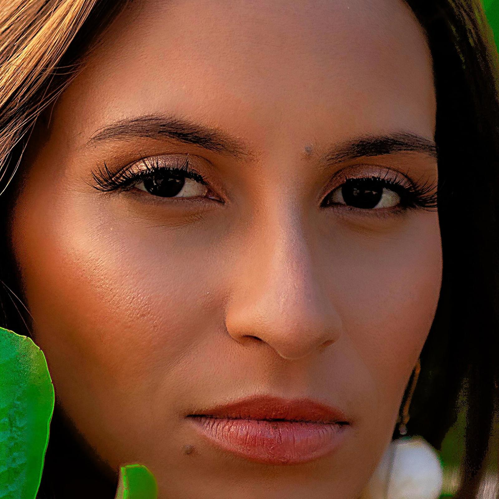 Faux Cils Bande Invisible CARESSE Teint Café - Effet Oeil de Chat - Ishyati Beauty