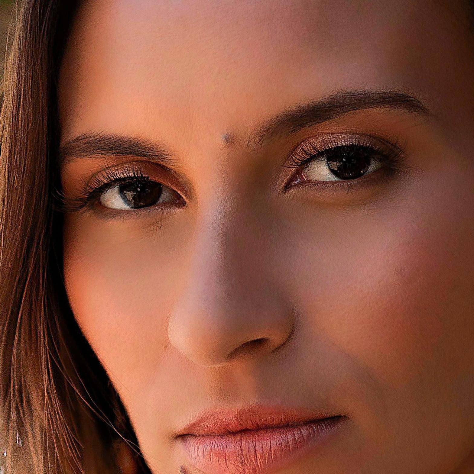 Faux Cils Bande Invisible FLEUR Teint Café - Effet Oeil de Chat - Ishyati Beauty