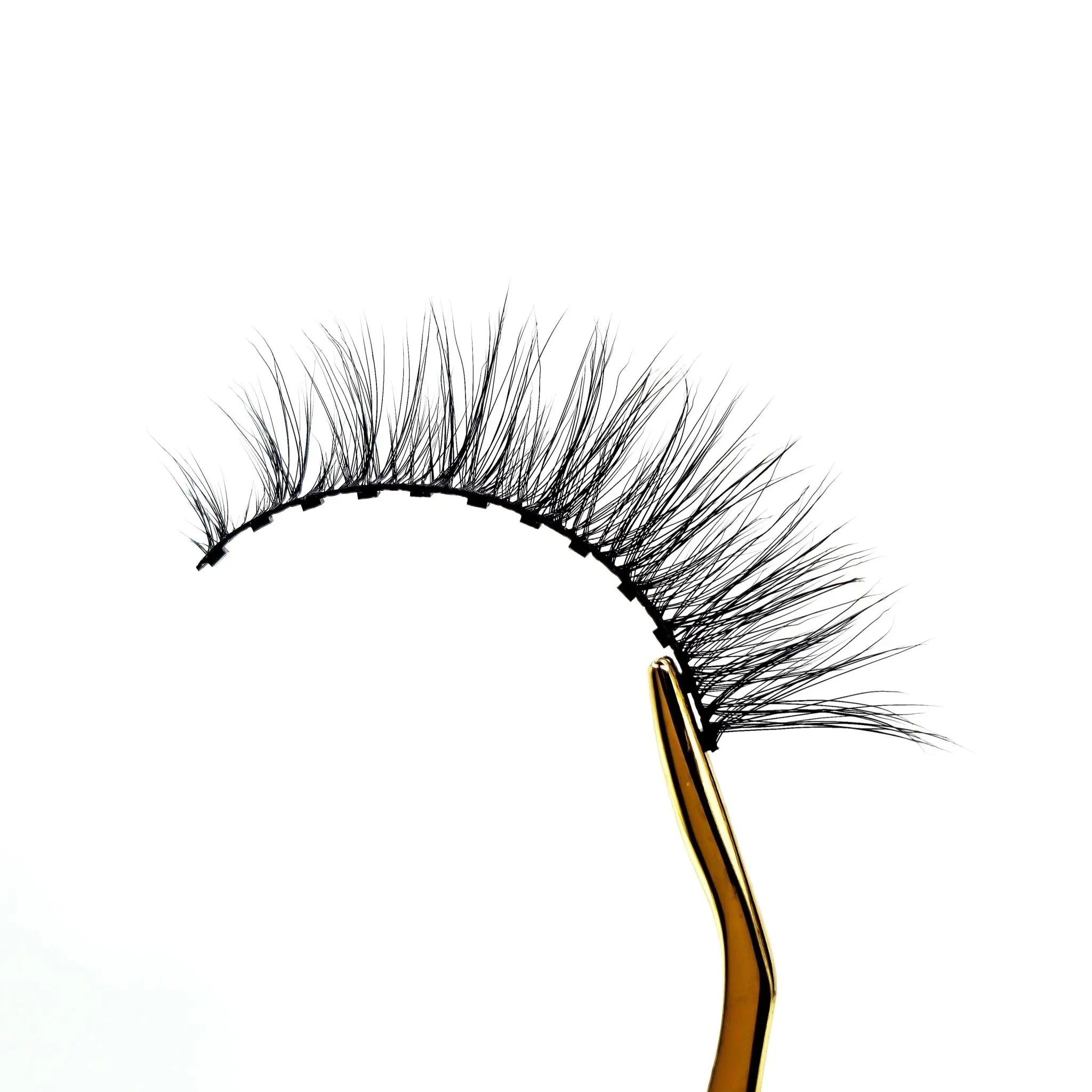 Faux Cils Magnétiques PLUSH - Effet Oeil de Chat - Ishyati Beauty