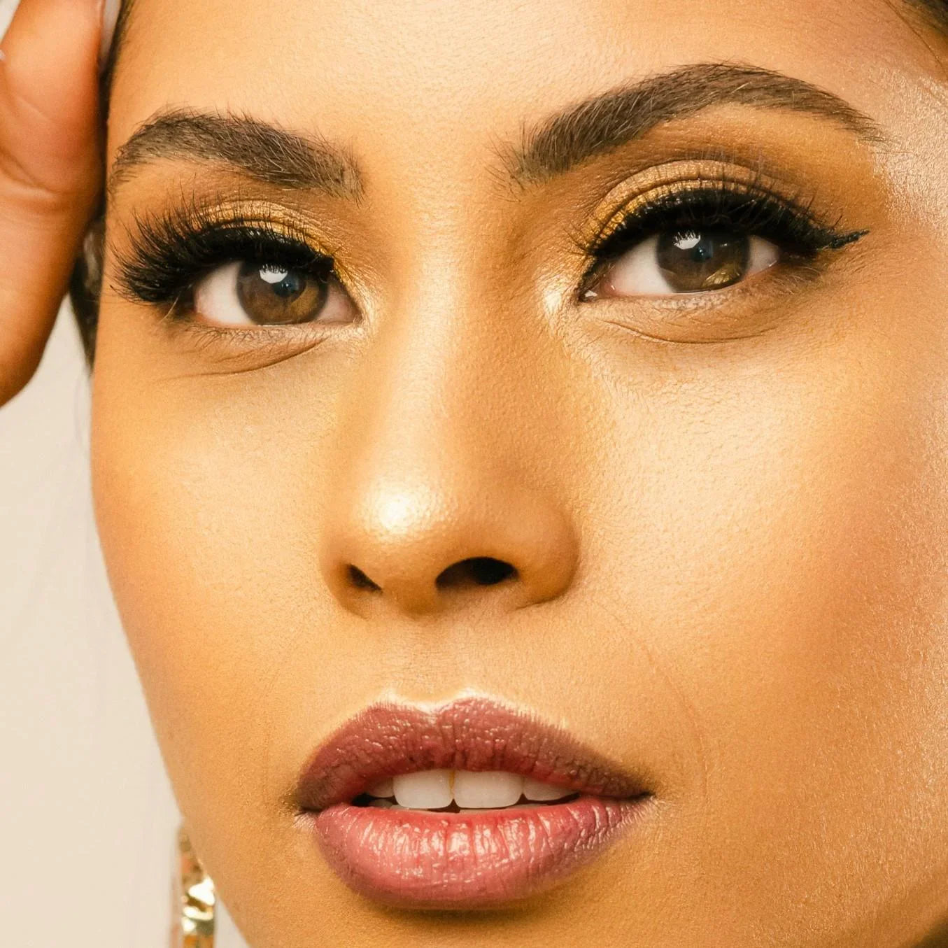 Faux Cils Magnétiques VÉNUS - Effet Oeil de Biche - Ishyati Beauty