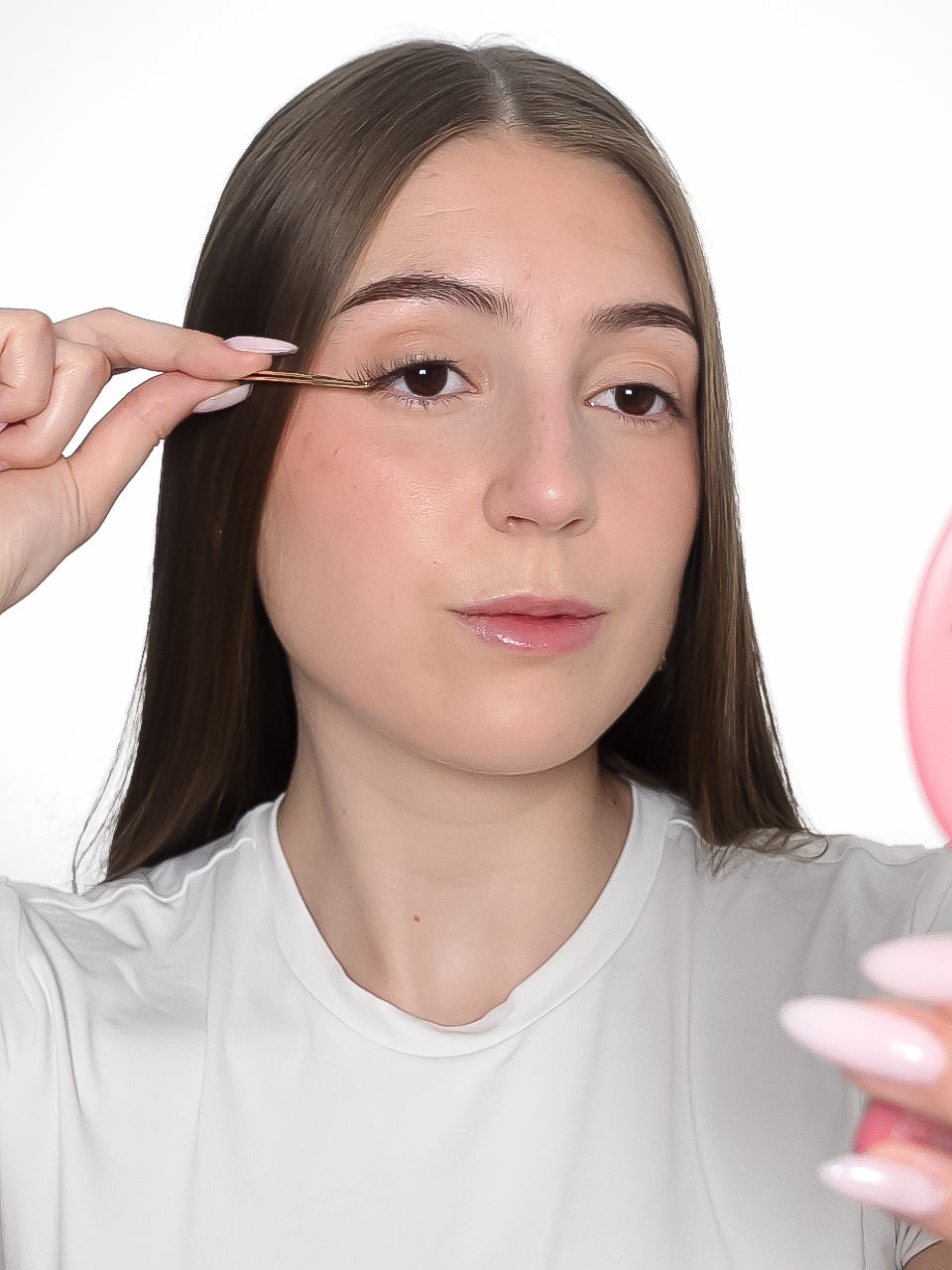 La pose des Faux Cils Ultra Light - Ishyati Beauty