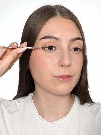 Étape 5 - Poser au ras des cils naturels