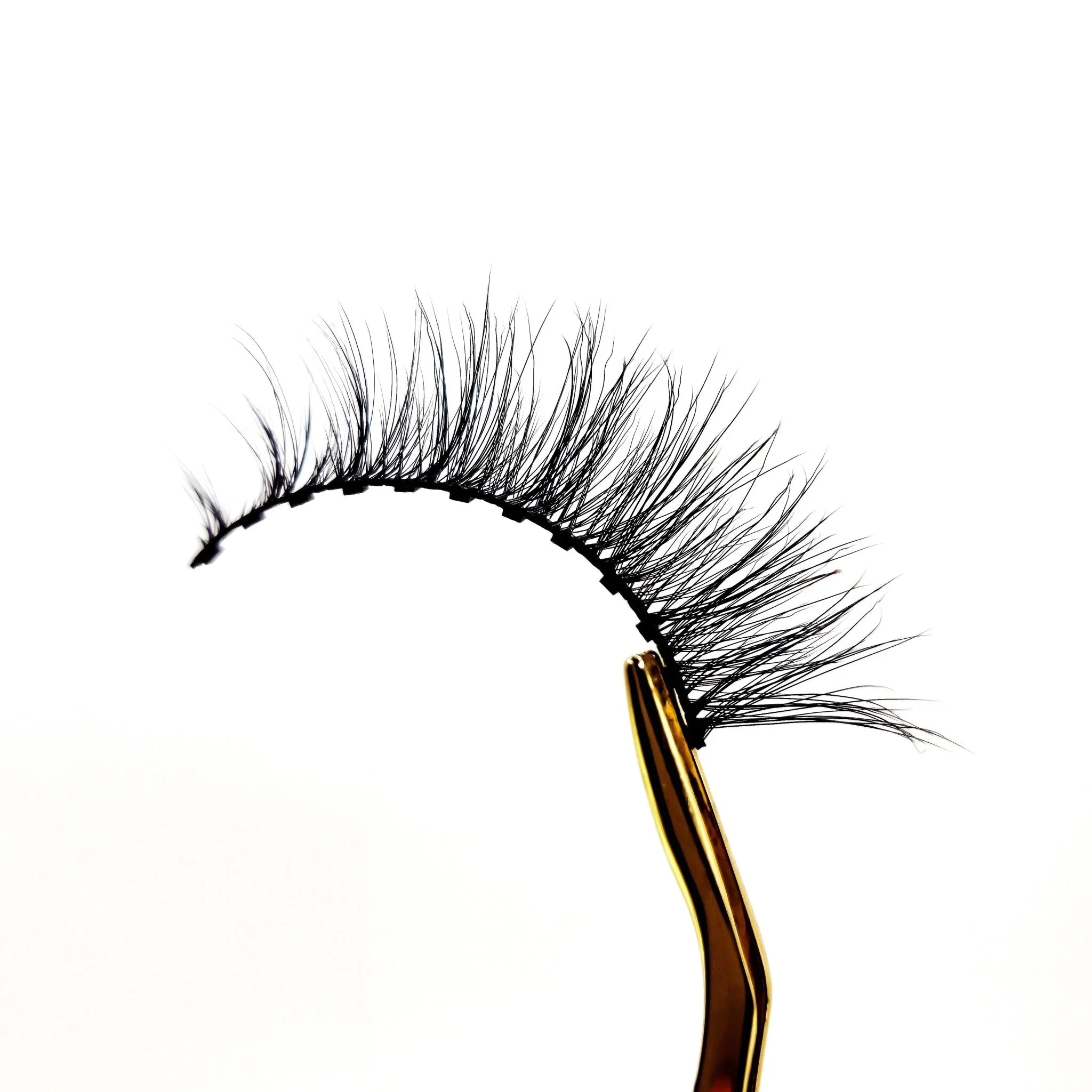 Faux Cils Magnétiques EXQUIS - Effet Oeil de Chat - Ishyati Beauty