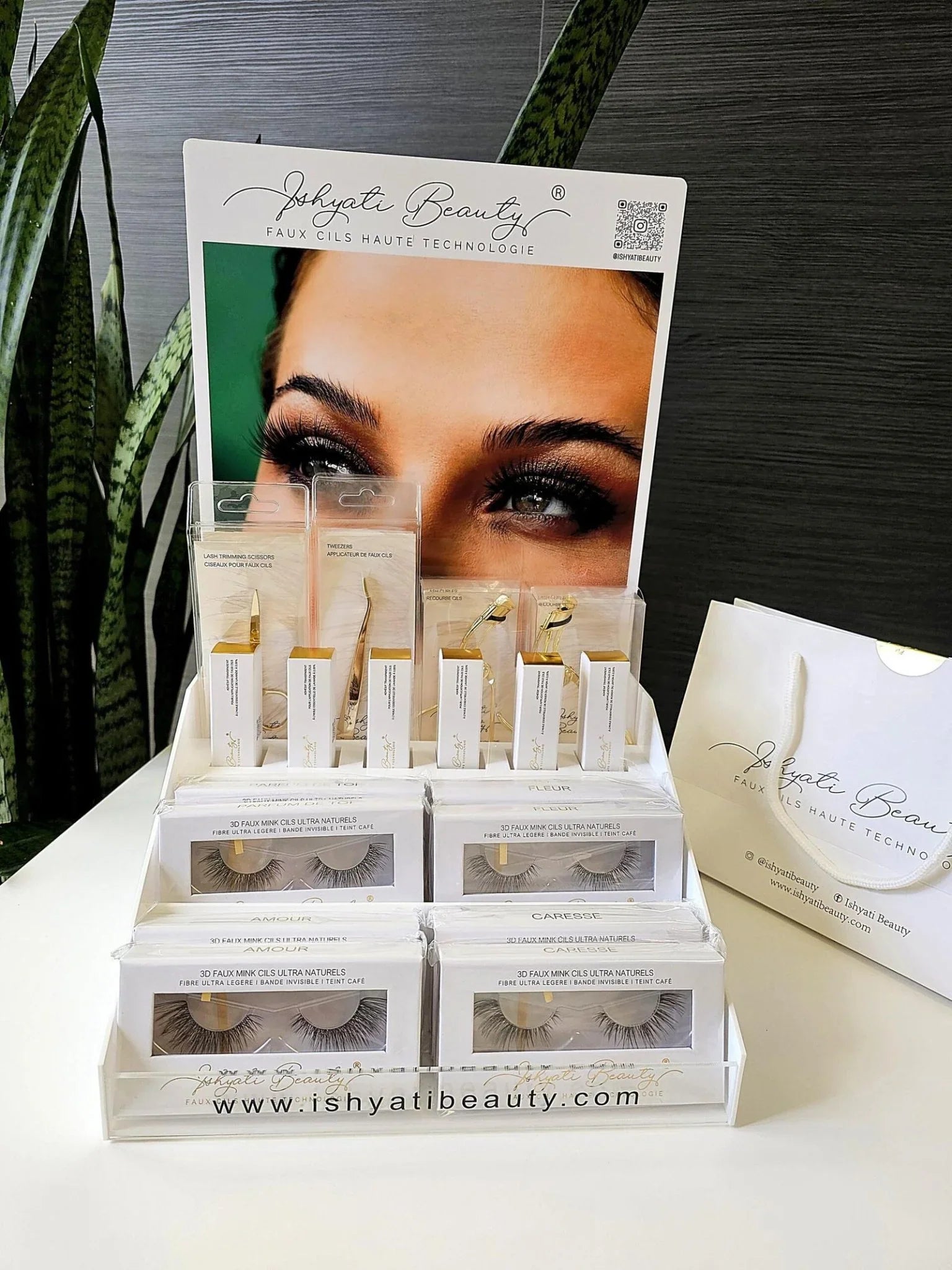 Présentoir de comptoir des faux cils et accessoires. - Ishyati Beauty