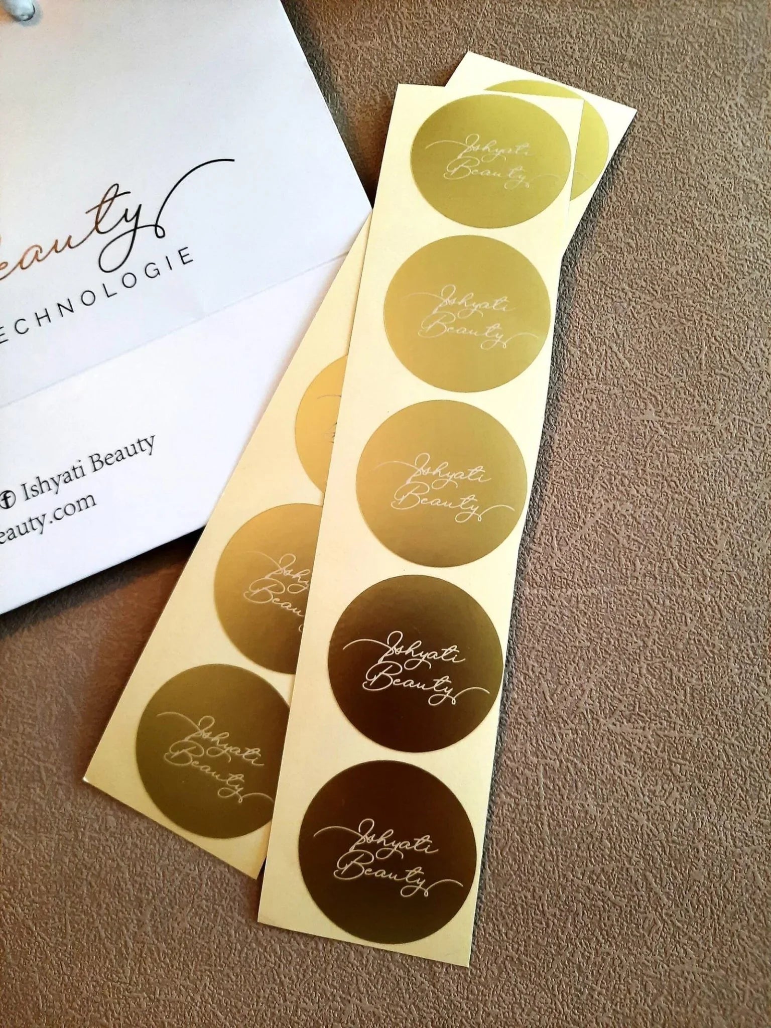 Stickers dorés siglés Ishyati Beauty, lot de 50 pièces - Ishyati Beauty
